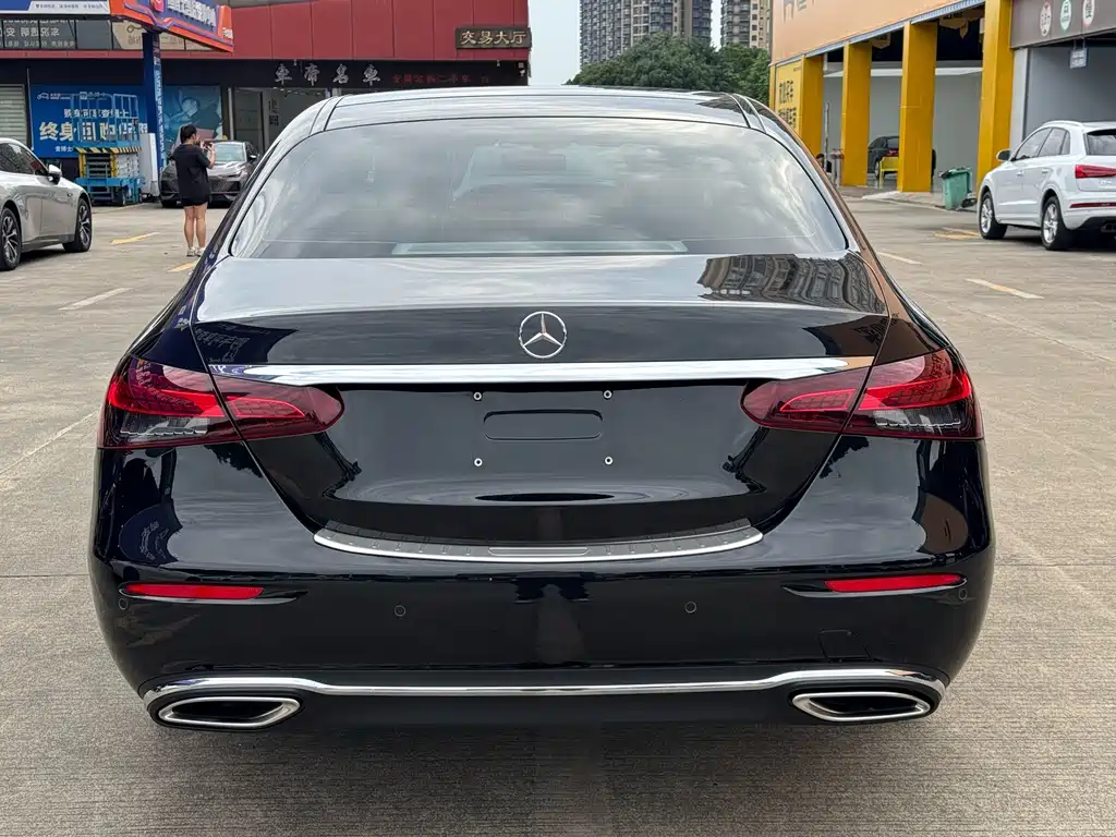 Mercedes-Benz E-Class — миниатюра 16