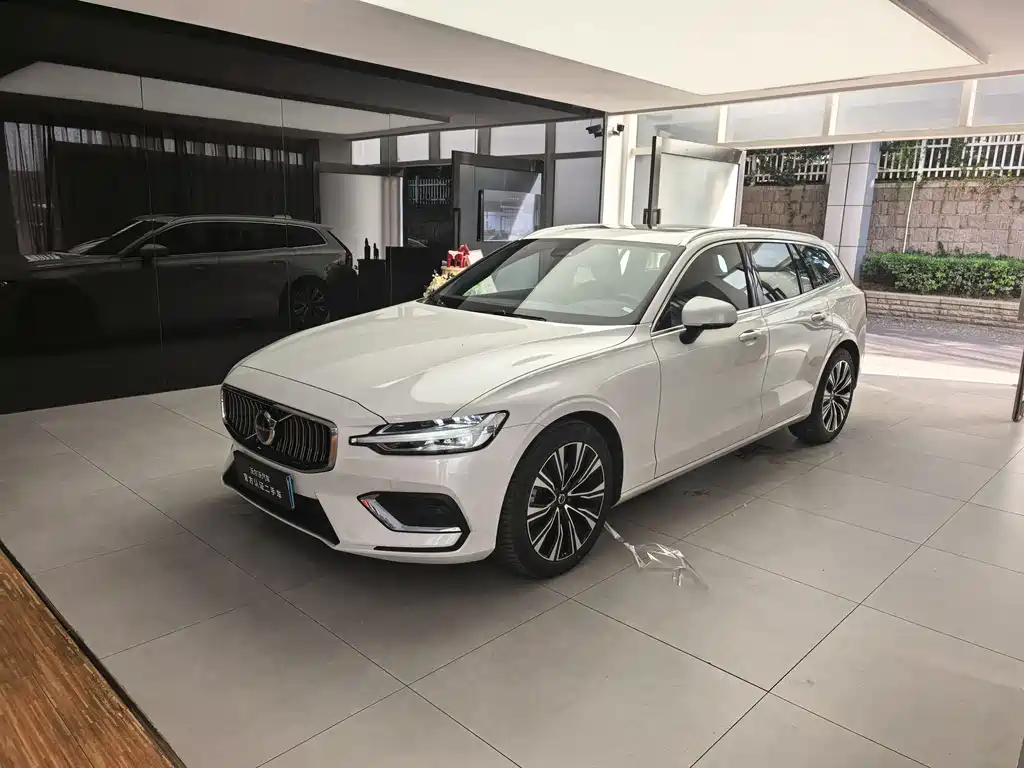Volvo V60 2024
