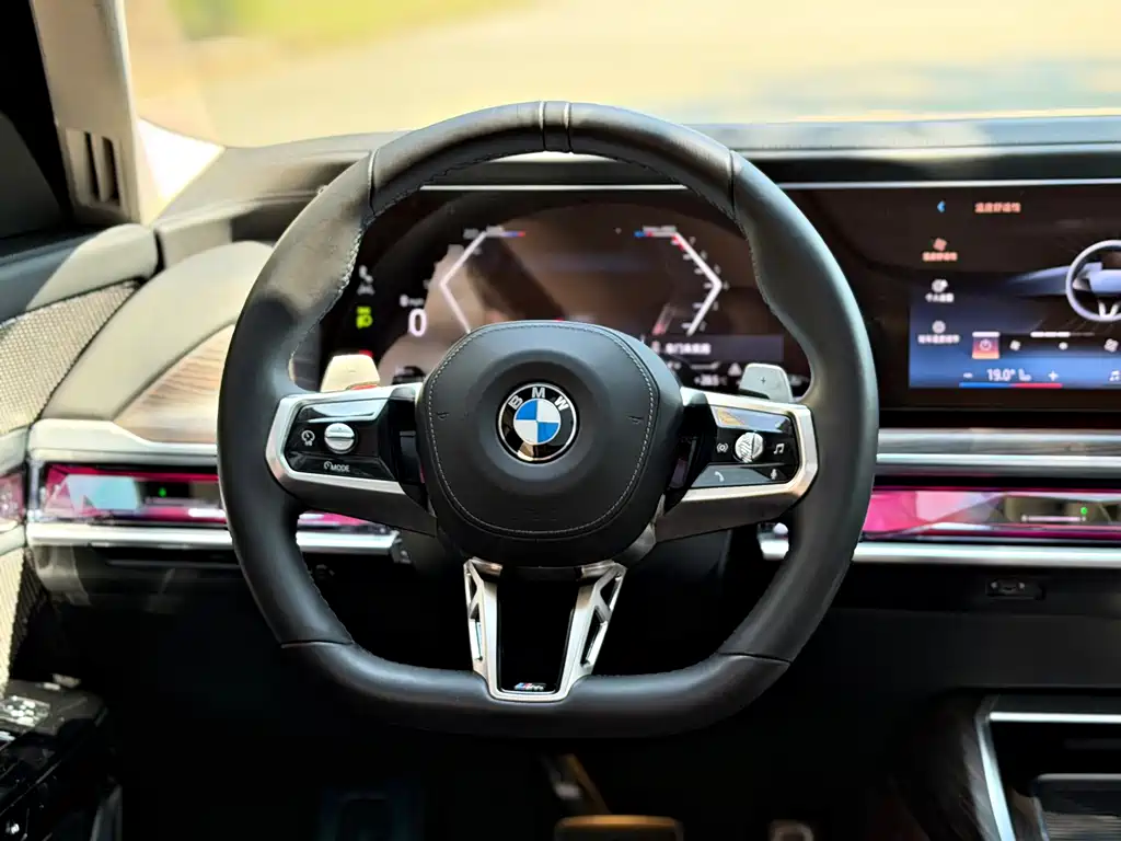BMW 7 Series — миниатюра 10