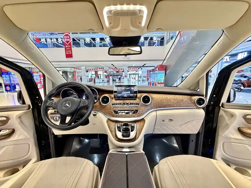 Mercedes-Benz V-Class — миниатюра 11