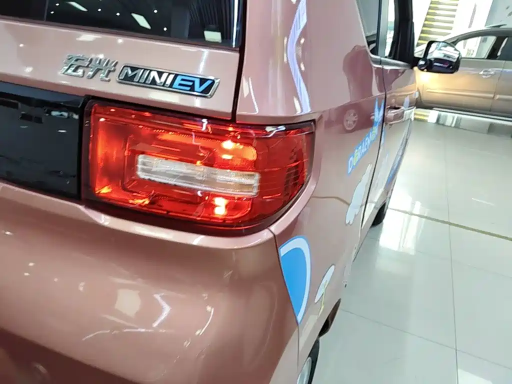 Wuling MINIEV — миниатюра 8