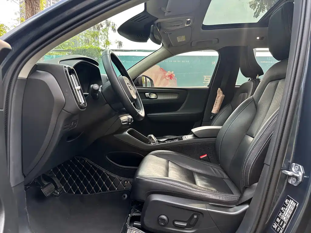 Volvo XC40 — миниатюра 8