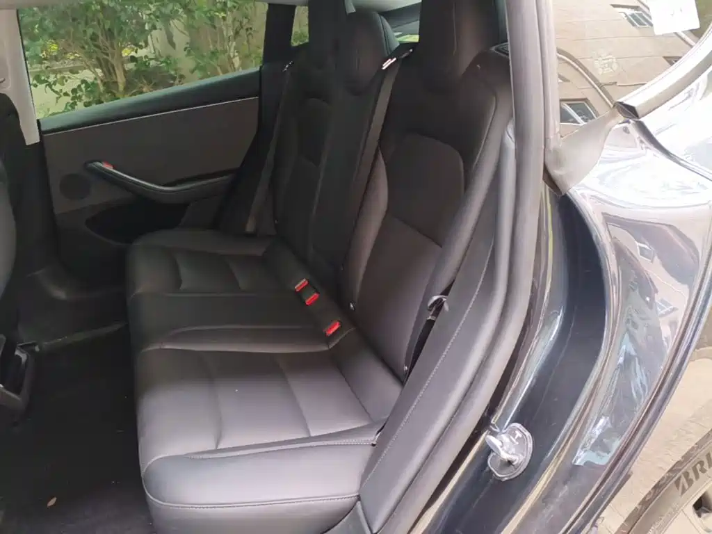 Tesla Model 3 — миниатюра 17