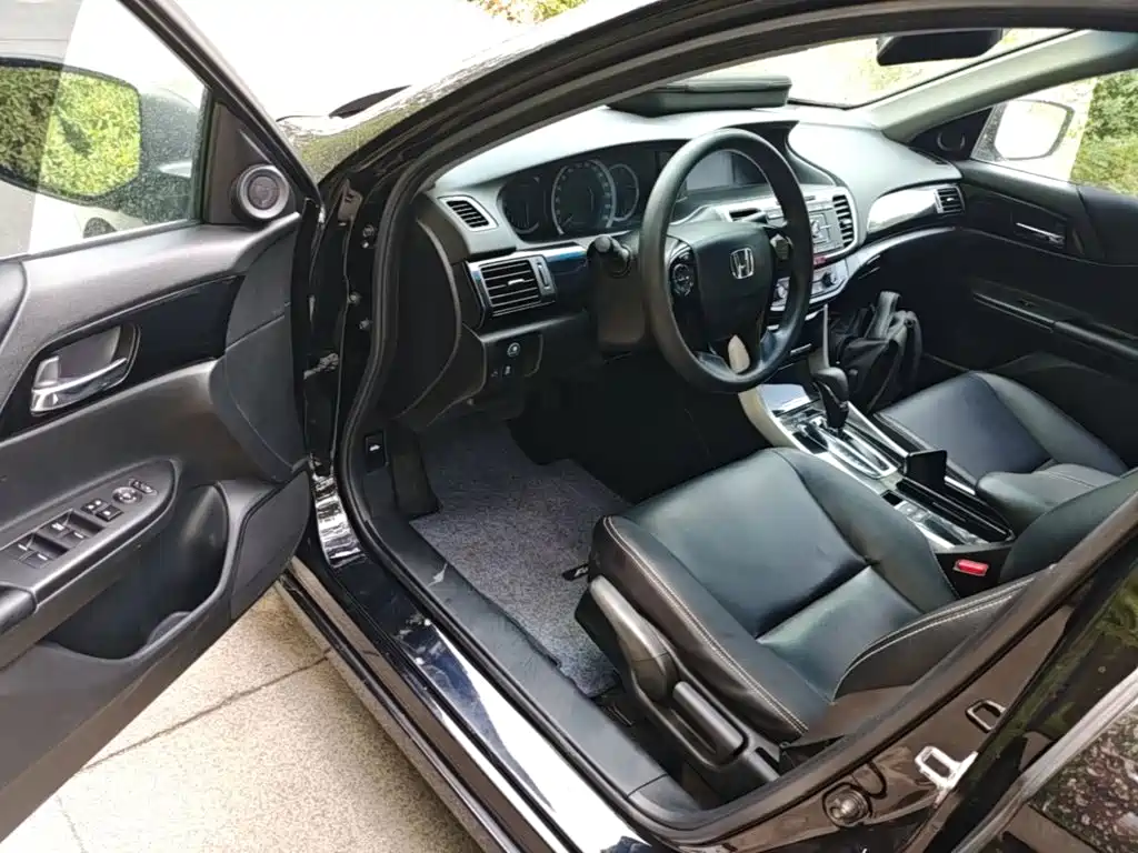 Honda Accord — миниатюра 16