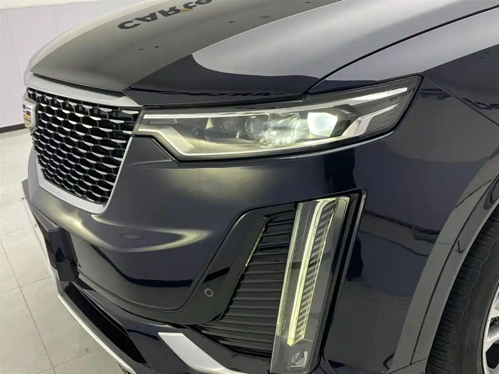CADILLAC XT6