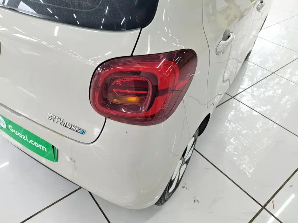 Wuling MINIEV — миниатюра 8