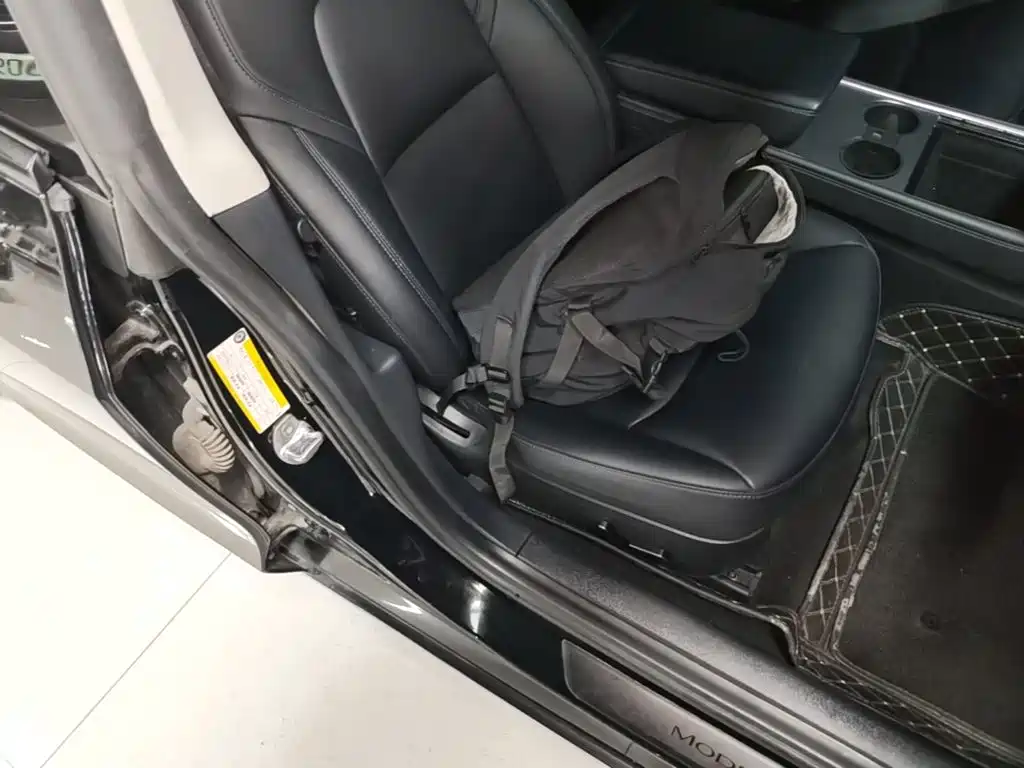 Tesla Model 3 — миниатюра 25