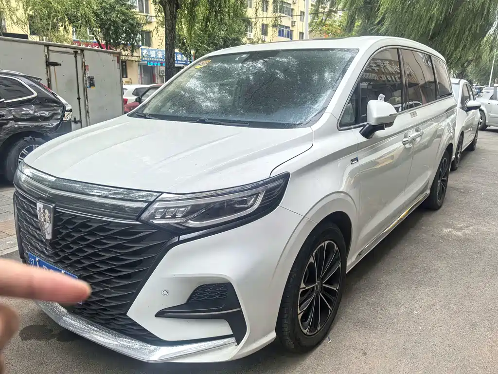 Roewe iMAX8