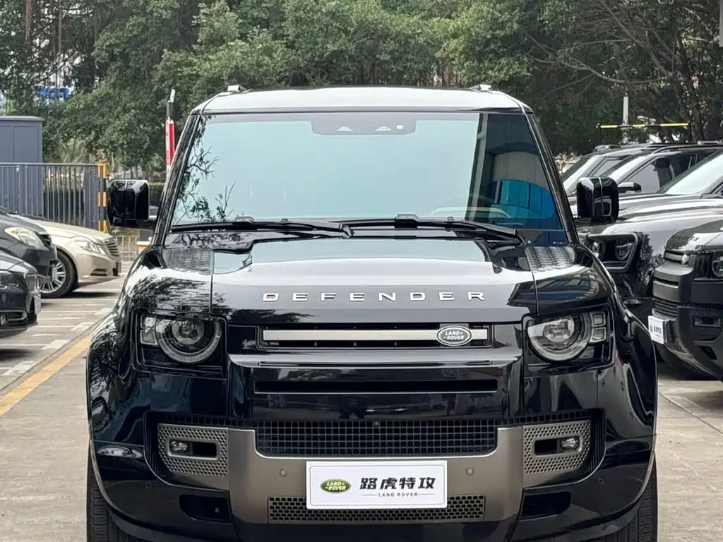 LAND ROVER DEFENDER