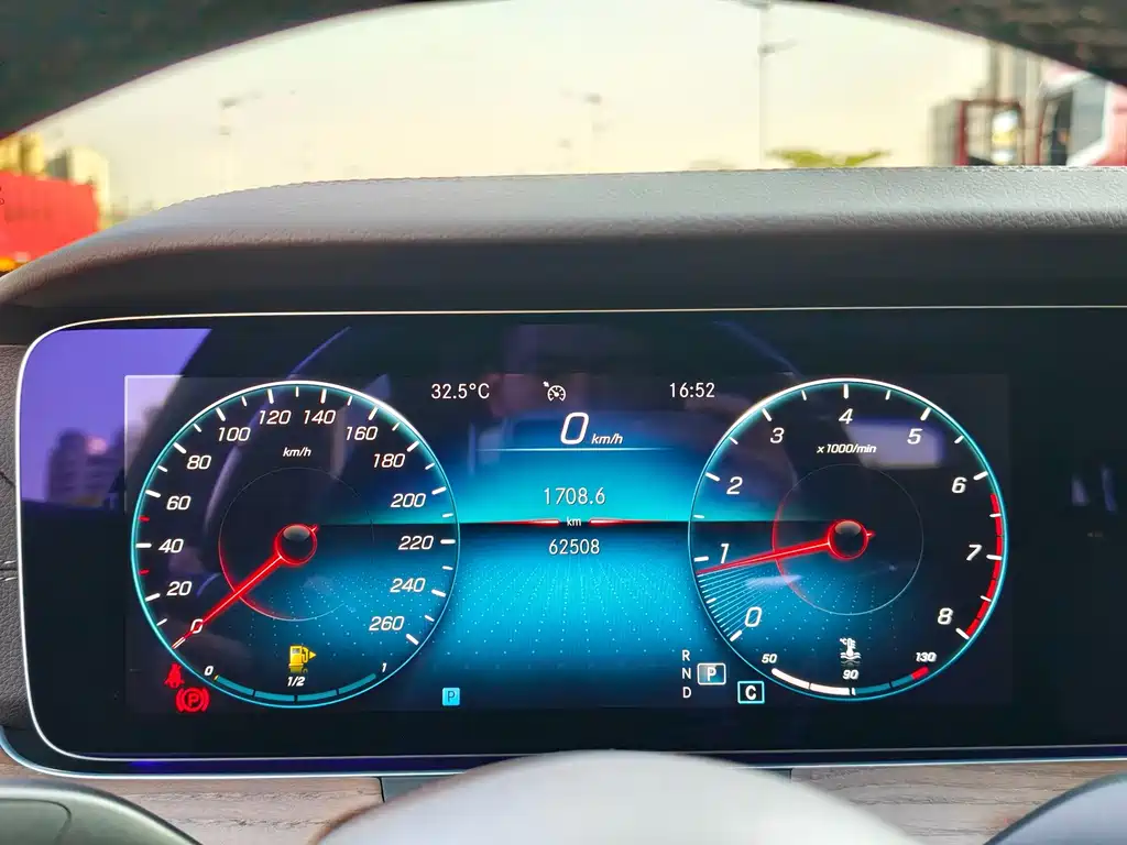 Mercedes-Benz E-Class — миниатюра 9