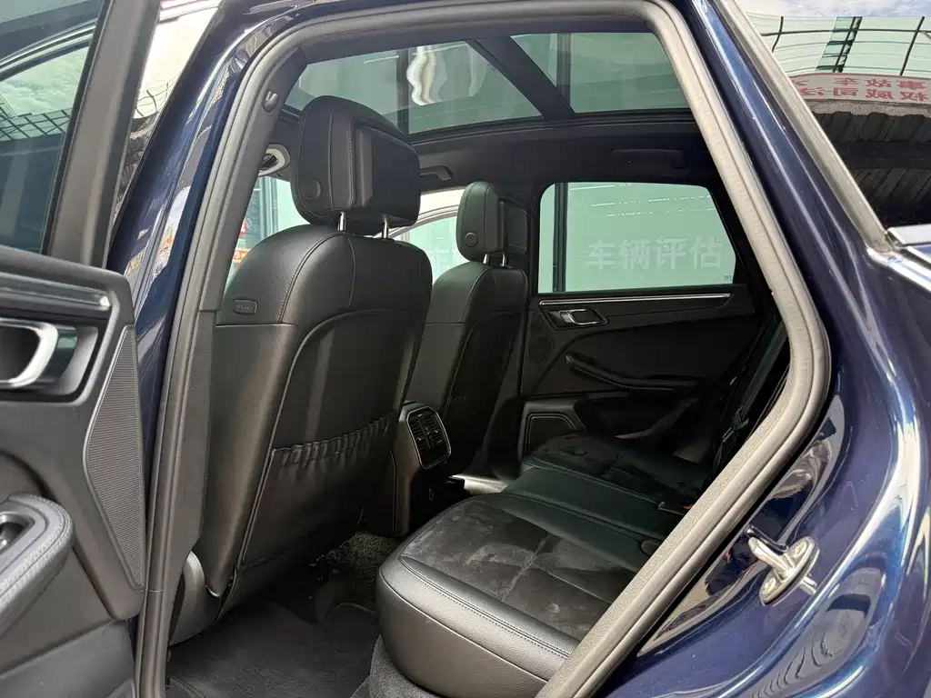 Porsche Macan — миниатюра 7