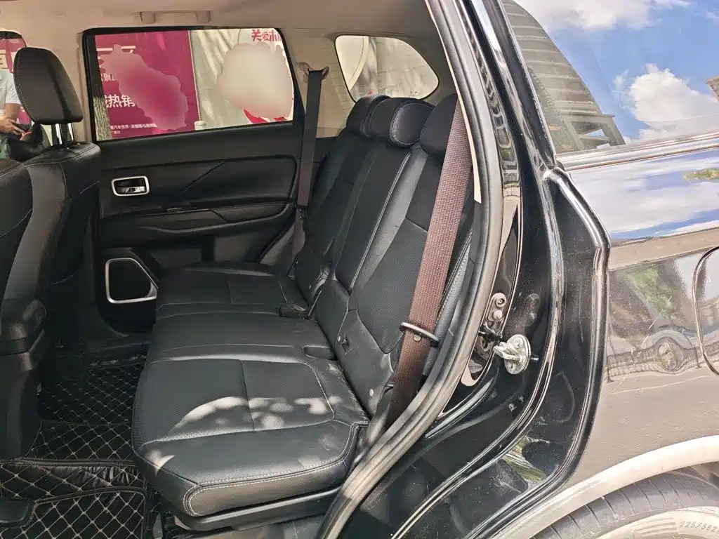 Mitsubishi Outlander — миниатюра 18