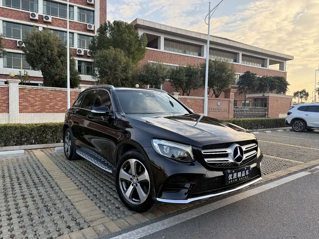 MERCEDES-BENZ GLC