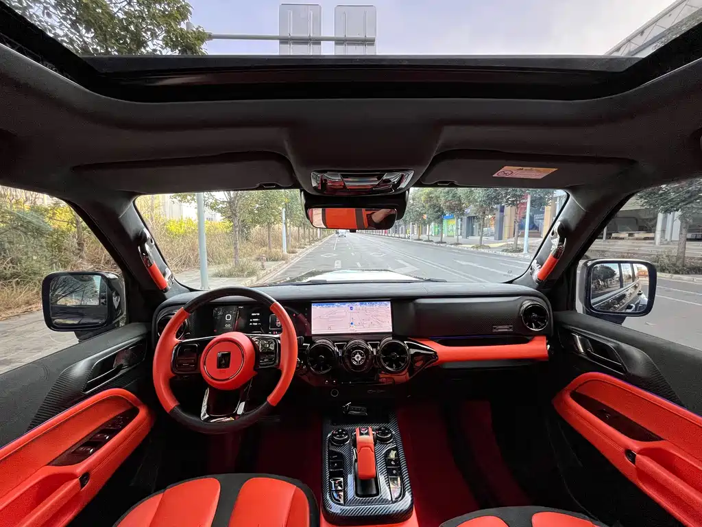 TANK CO CREATION TANK 300