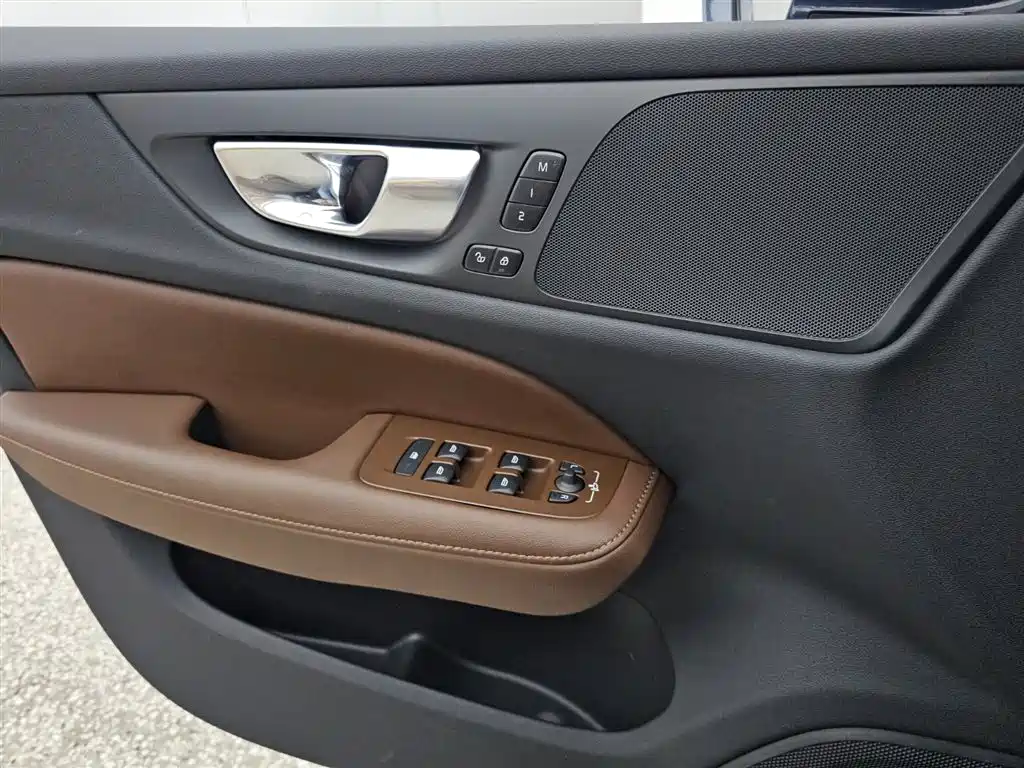 Volvo V60 2023 B5 Luxury