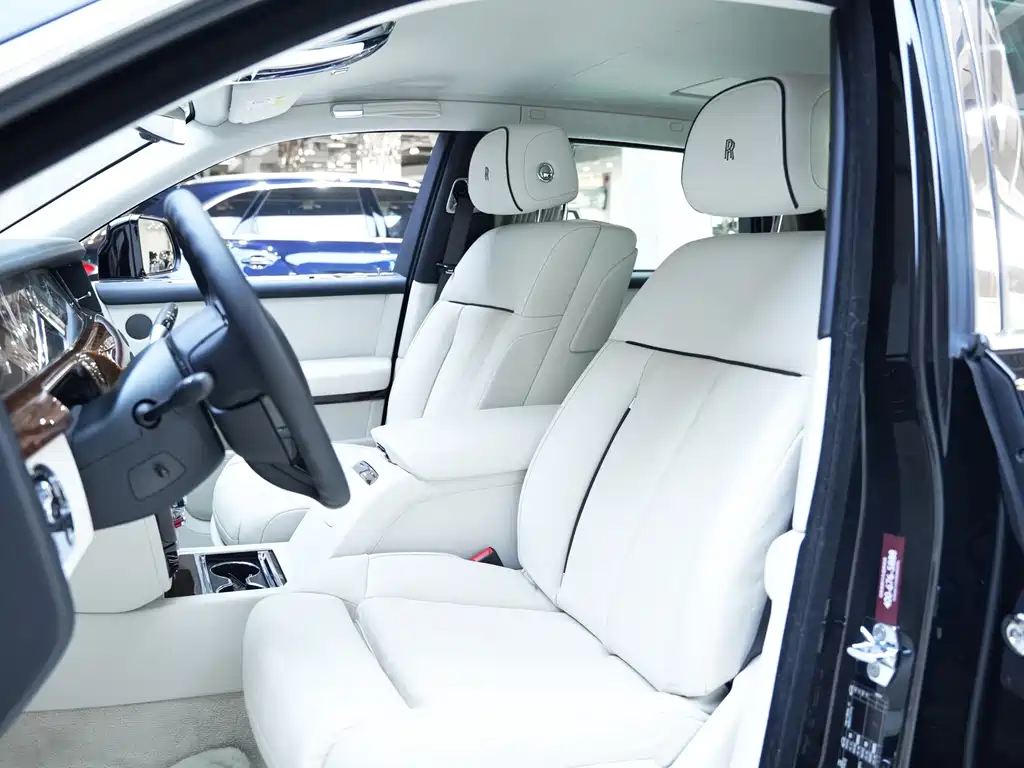 Rolls-Royce Phantom — миниатюра 16