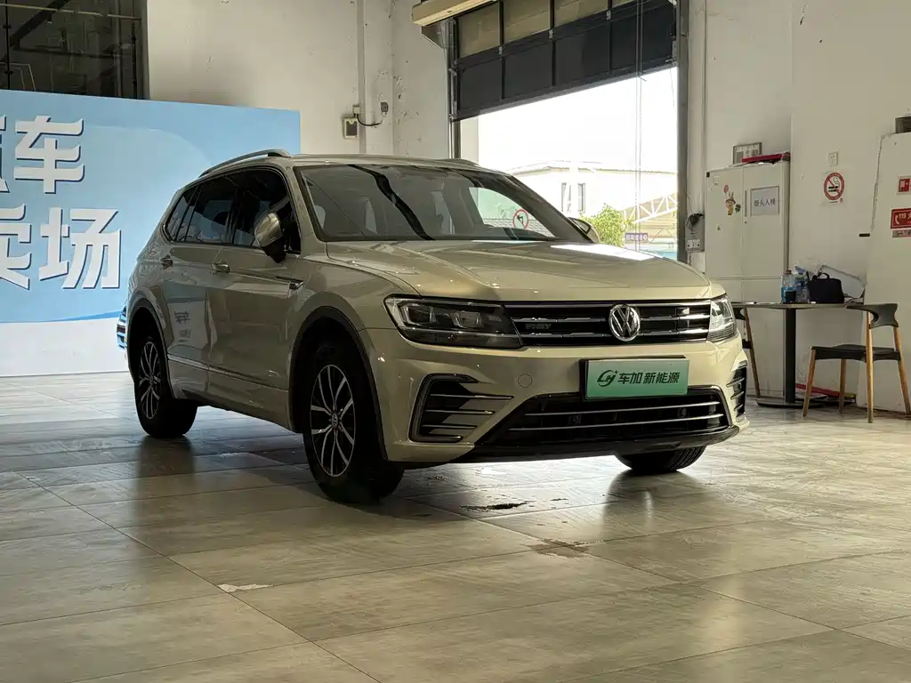 Volkswagen Tiguan L PHEV — миниатюра 3