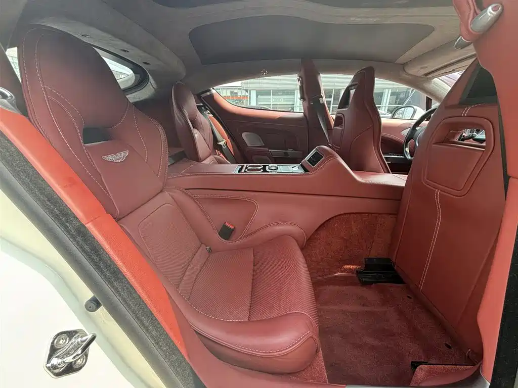 Aston Martin Rapide — миниатюра 13