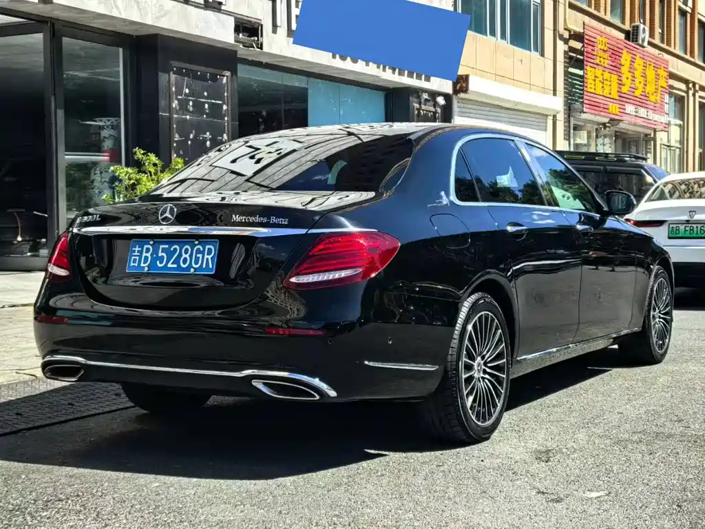 Mercedes-Benz E-Class — миниатюра 9