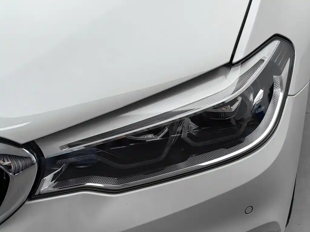 BMW 5 Series — миниатюра 7
