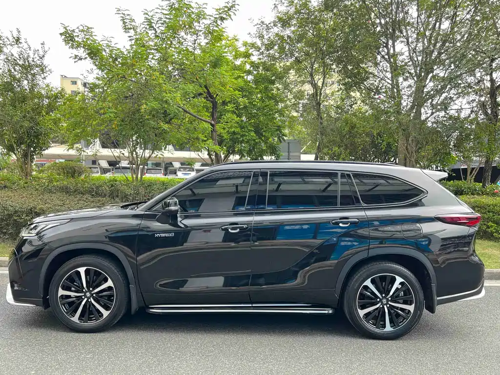 Toyota Crown Kluger — миниатюра 4