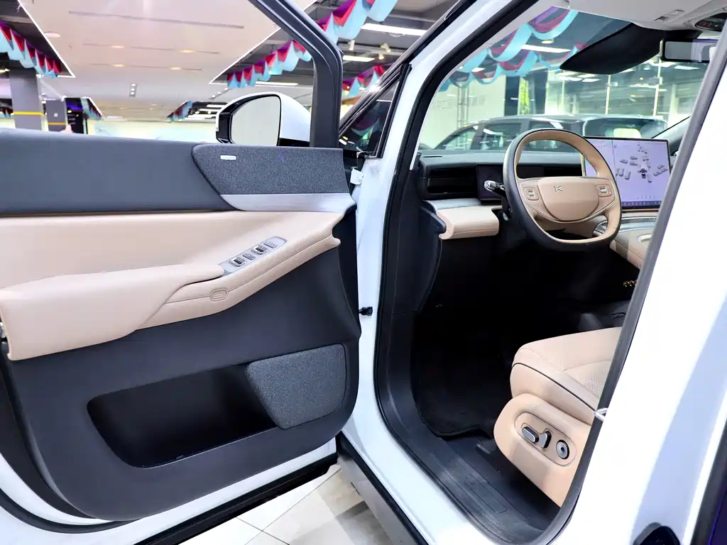 XPeng X9 — миниатюра 8