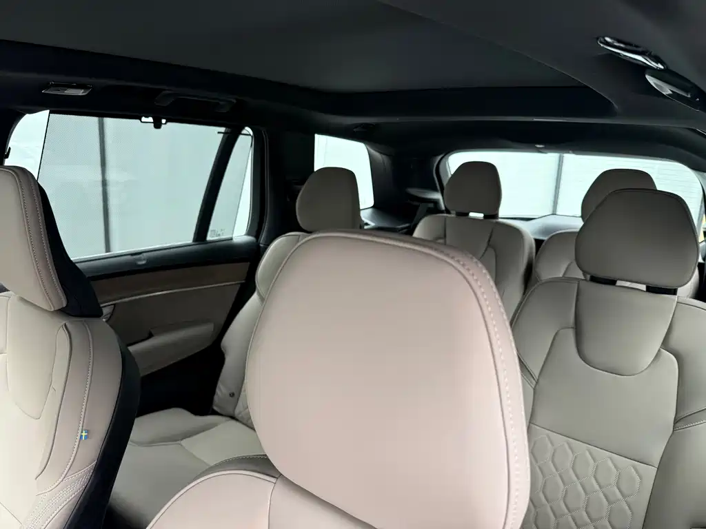 Volvo XC90 — миниатюра 12