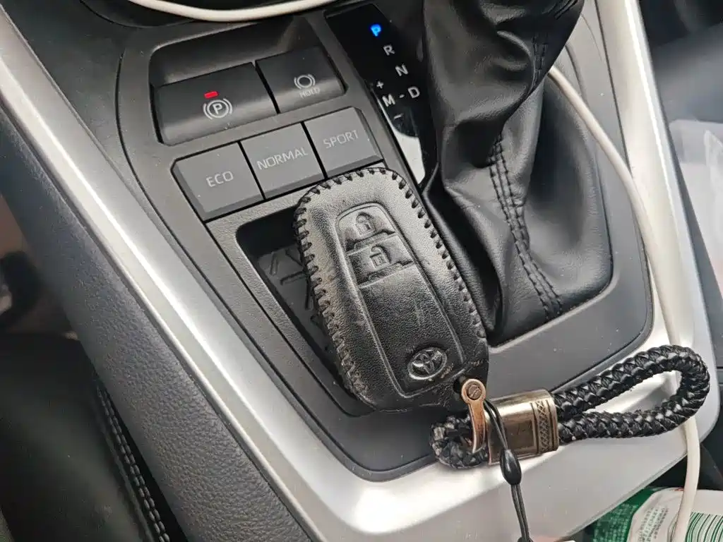 Toyota RAV4 — миниатюра 12