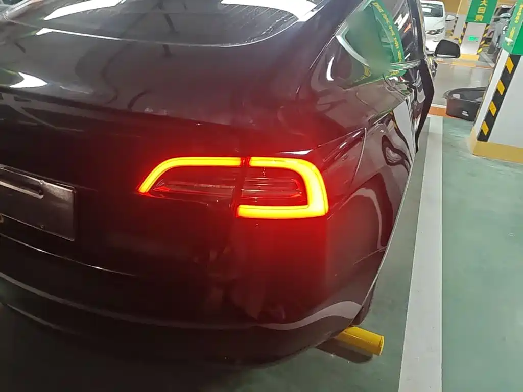 Tesla Model 3 — миниатюра 8