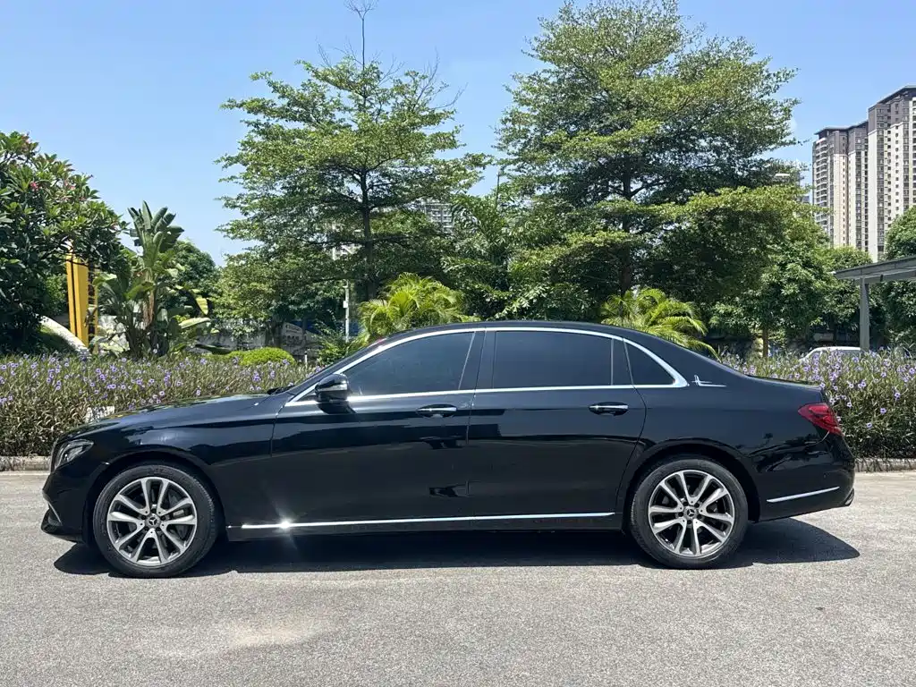 Mercedes-Benz E-Class — миниатюра 3