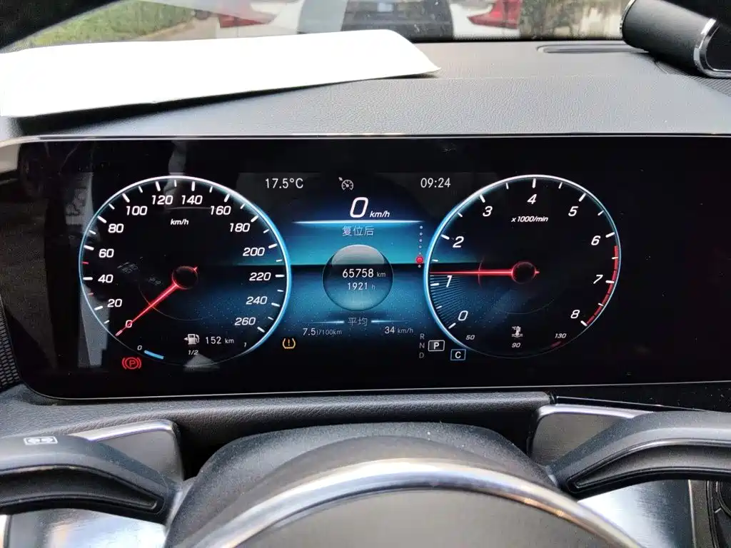 Mercedes-Benz GLB — миниатюра 12
