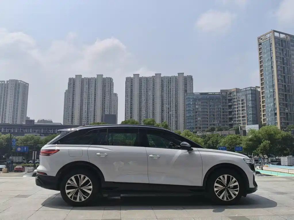Audi Q5 e-tron — миниатюра 8