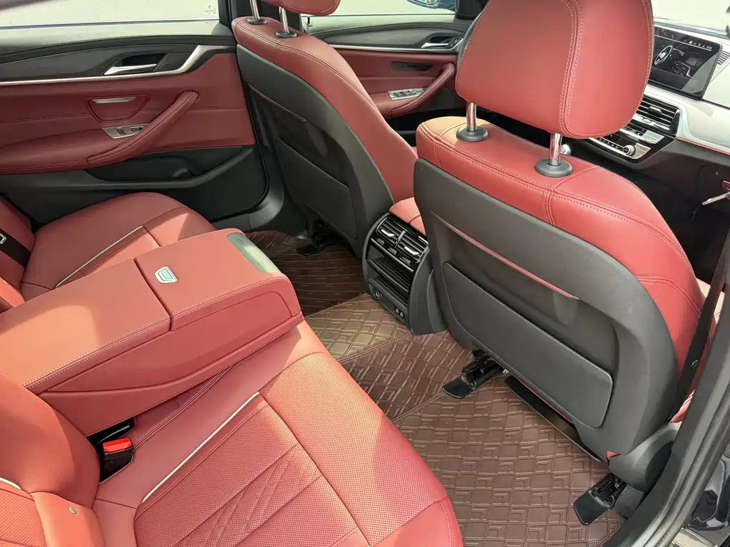 BMW 5 Series — миниатюра 9