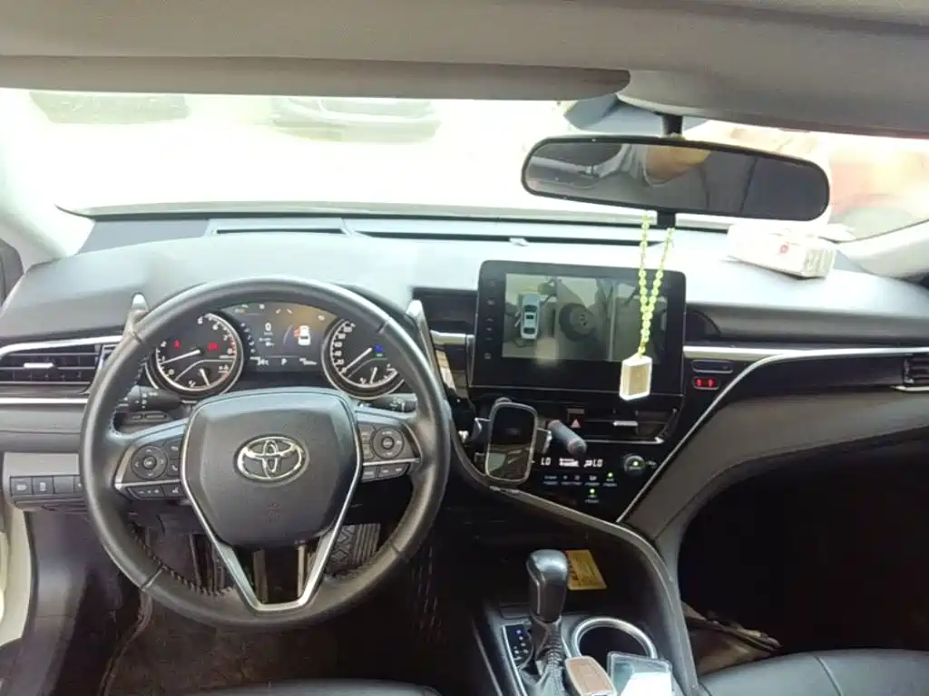 Toyota Camry — миниатюра 10