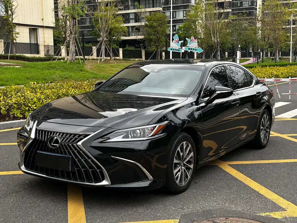 Lexus ES 2022