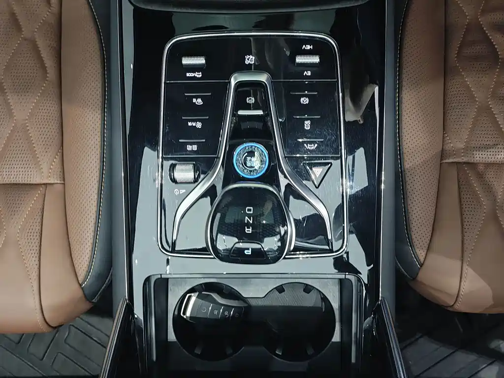 BYD Tang New Energy — миниатюра 13