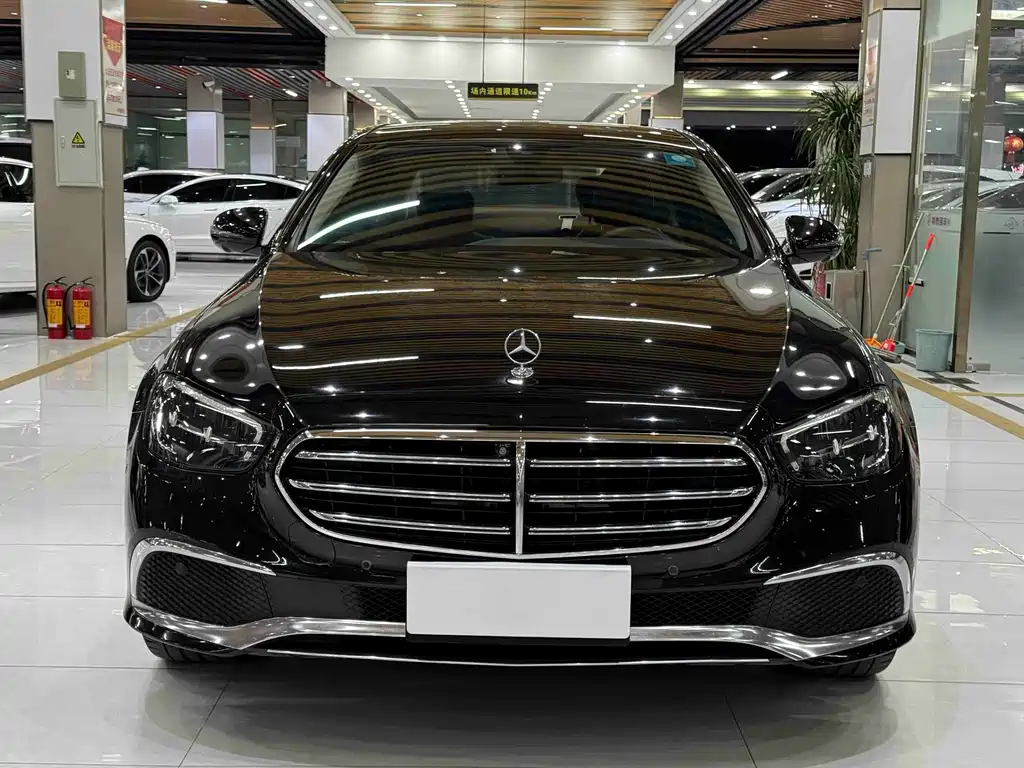 Mercedes-Benz E-Class — миниатюра 2