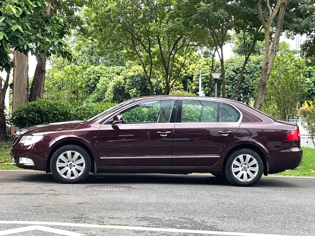Skoda Superb — миниатюра 5