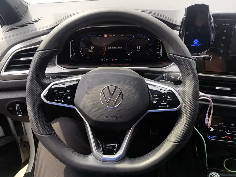 Volkswagen T-Roc — миниатюра 15