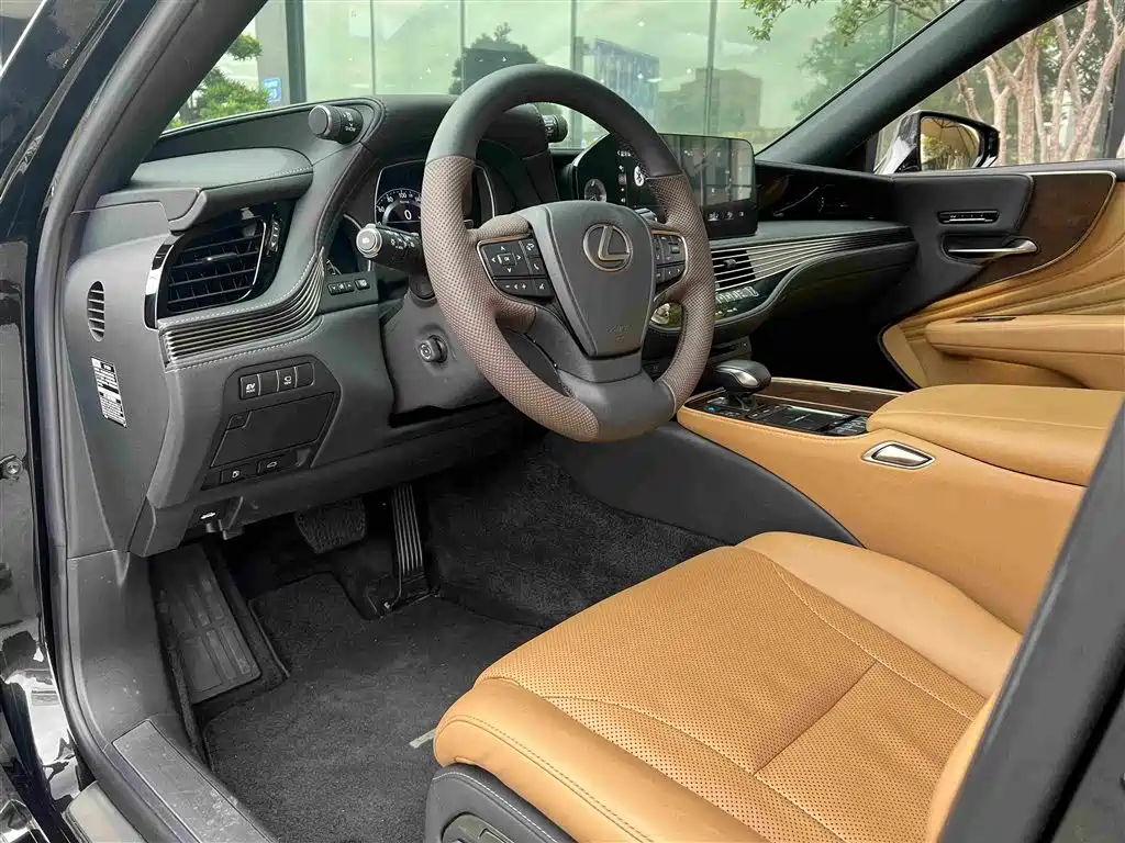 Lexus LS — миниатюра 2