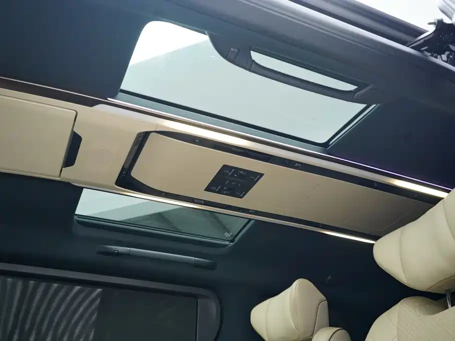 Toyota Vellfire — миниатюра 10
