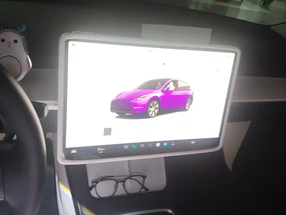 Tesla Model Y — миниатюра 13