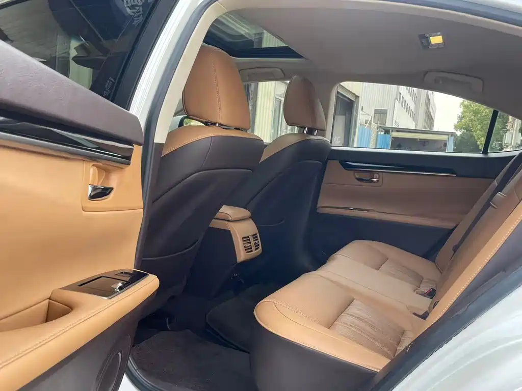Lexus ES — миниатюра 5