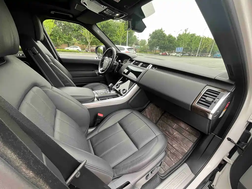 Land Rover Sport PHEV — миниатюра 13