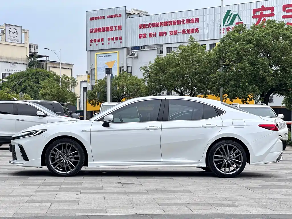 Toyota Camry — миниатюра 6