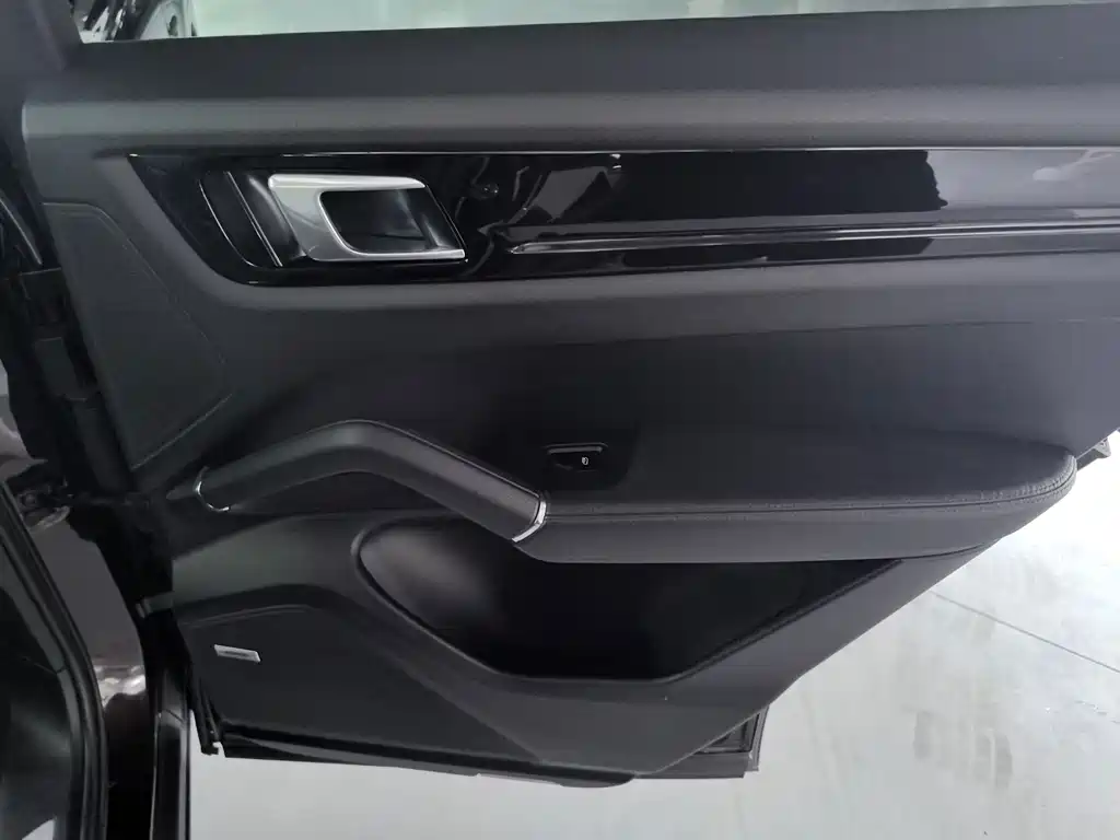 Porsche Cayenne Hybrid — миниатюра 14