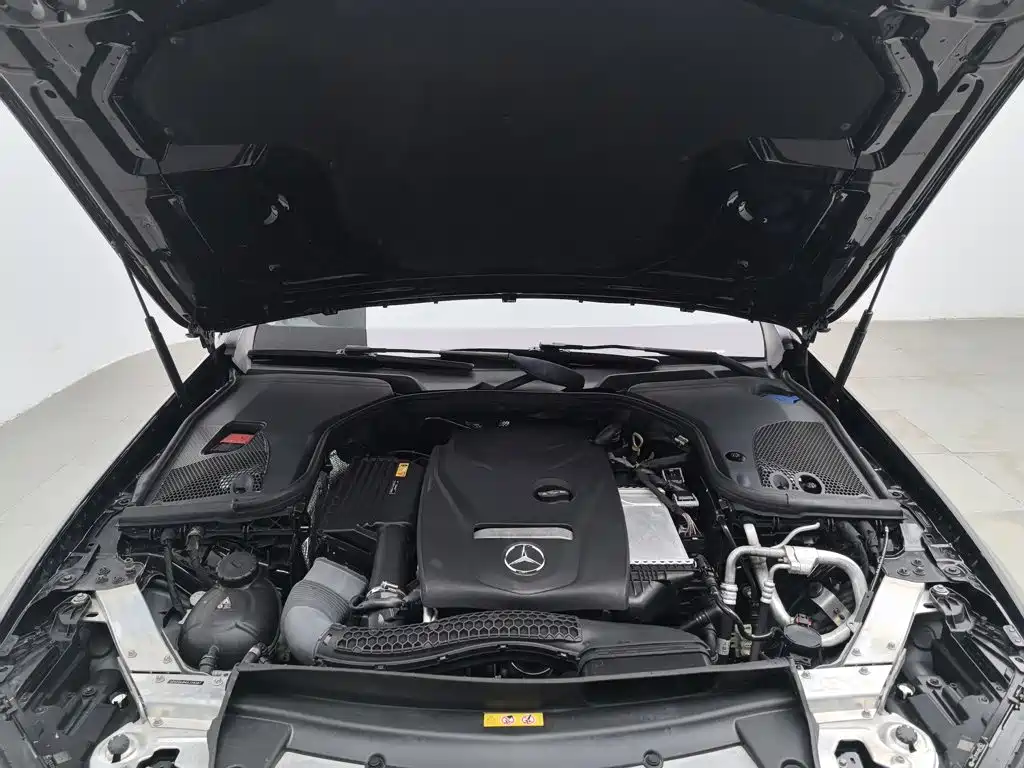 Mercedes-Benz E-Class — миниатюра 6