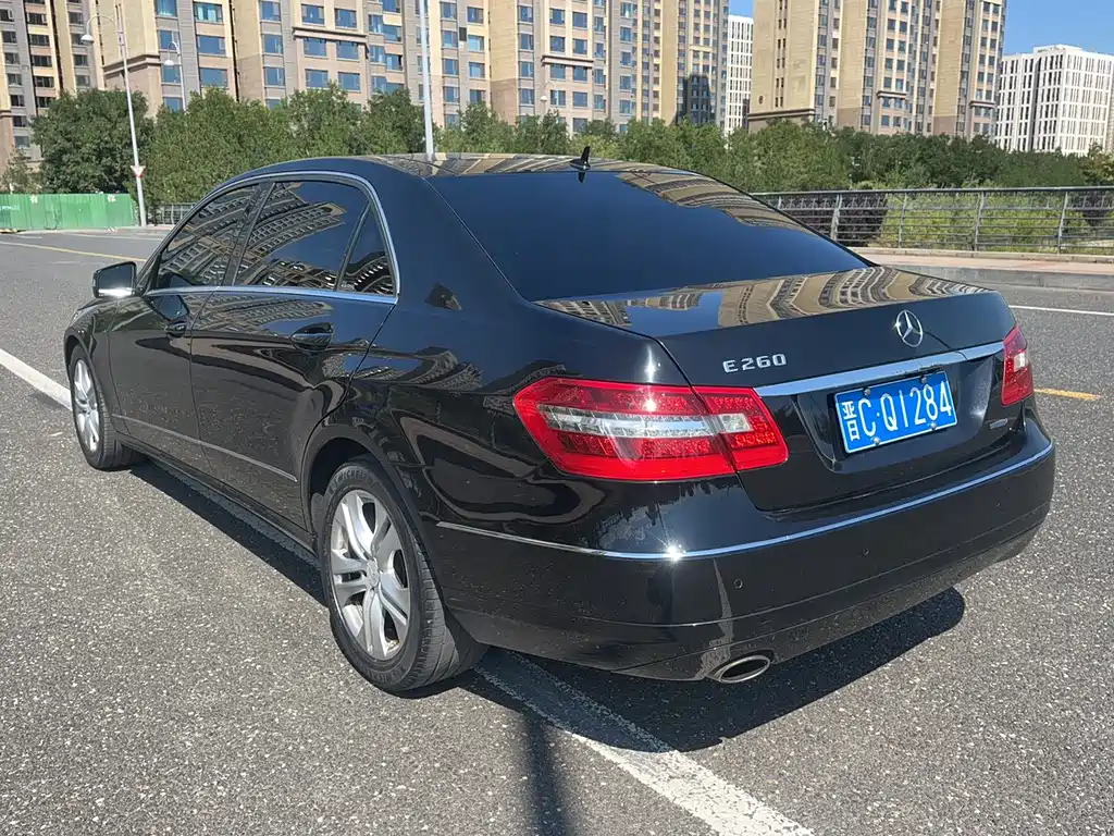 Mercedes-Benz E-Class — миниатюра 9