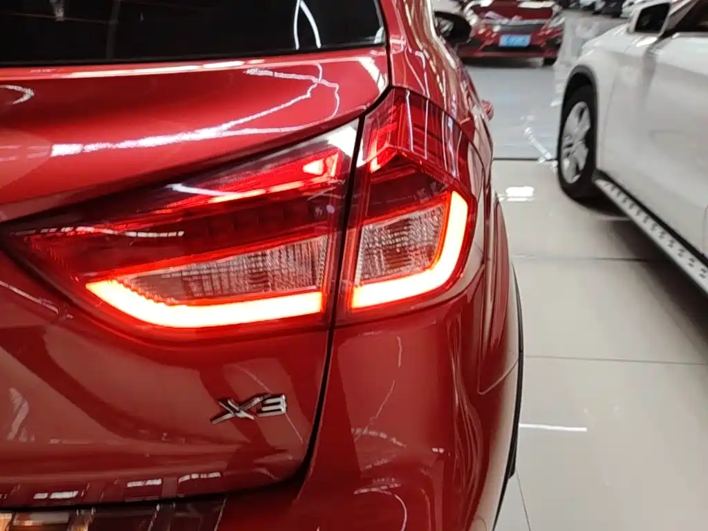 Geely Vision X3 — миниатюра 8