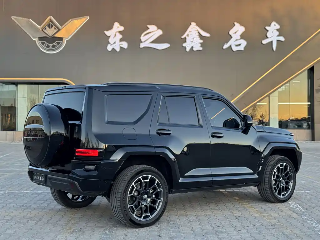 TANK TANK 700 NEW ENERGY